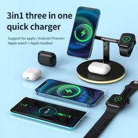 Chargeur sans fil électrique 3-en-1 en gros pour montre, magnétique puissant et réglable pour iPhone 17, support de chargeur de bureau pour écouteurs, veilleuse