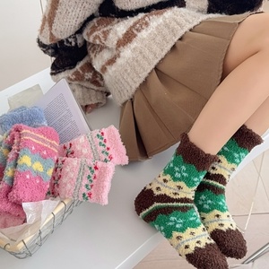 Novas Meias Femininas de Inverno em Fleece Coral Antiderrapante e Respirável com Estampa Fair Isle, Aconchegantes e Grossas para Dormir e Usar em Casa - Product Image 2