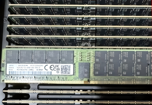 Mémoire serveur haute performance 64 Go DDR5 RDIMM ECC Registered M321R8GA0EB0-CWM pour serveurs d'entreprise, centres de données, cloud computing et virtualisation - Product Image 6
