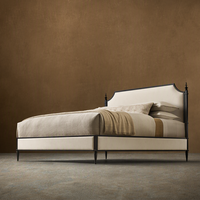 Lit convertible moderne en bois fin avec tête de lit élégamment rainurée, lit rembourré en tissu Belgrave pour un luxe inégalé