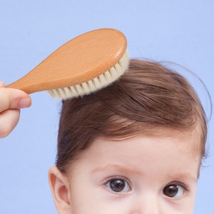 Brosse à cheveux ionique à logo laser, faible MOQ, en bois naturel avec poils <span class=keywords><strong>de</strong></span> chèvre, pour bébés, nouveau-nés et tout-petits, avec coussin, pour le cuir chevelu et le croûtier des enfants - Product Image 6