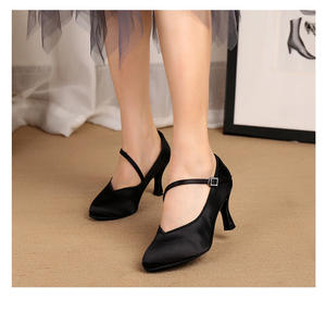 <span class=keywords><strong>Chaussures</strong></span> <span class=keywords><strong>de</strong></span> <span class=keywords><strong>danse</strong></span> latine en satin avec bride élégante, semelle en daim, pour la <span class=keywords><strong>danse</strong></span> <span class=keywords><strong>de</strong></span> salon, jazz, moderne, avec strass et <span class=keywords><strong>talon</strong></span> pour <span class=keywords><strong>femme</strong></span> - Product Image 4