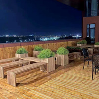 Ensemble de salle à manger d'extérieur moderne en teck massif, design à lattes personnalisable, table et bancs de jardin, mobilier de patio de luxe pour l'Espagne et l'Australie