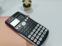 Calculatrice scientifique non programmable Fx-82Ms 2e génération, 240 fonctions et écran à 2 lignes, noir, pour étudiants à bon prix