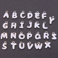 Vente d'usine : Accessoires de haute qualité pour femmes – Boucles d'oreilles et colliers en alliage avec pendentifs 26 lettres
