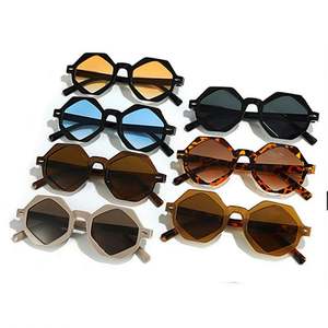 Gafas de Sol Personalizadas con Logotipo, Estilo Vintage 2025, para Hombre y Mujer, Montura Pequeña con Remaches, Protección UV400, Color Jelly, Forma Poligonal - Product Image 4