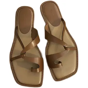 Hot Selling Fashion ladies beach round slides women's square head flat sandals slippers Beach Flat Slippers for Ladies