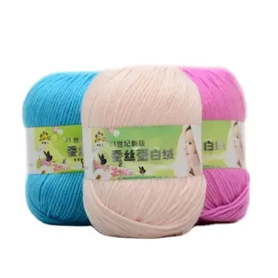 Vente en gros de fil pour bébé en soie super doux de haute qualité 50 g/rouleau 6 plis pour le tricot