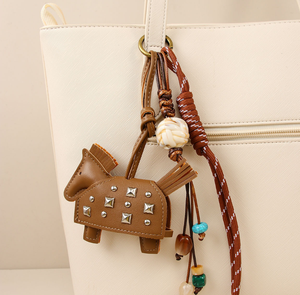 Porte-clés de voiture et sacoche en cuir écologique, personnalisé, créatif, nouveau, avec pendentif poney clouté, style cheval de guerre, tendance, violet, orange, rose, vert - Product Image 4