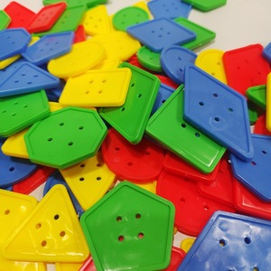 Ensemble de boutons géométriques en plastique CRAFT pour le bricolage, les arts et l'artisanat, le tricot et le crochet, les jouets à colorier et les cadeaux - Product Image 3