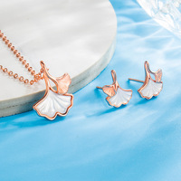 Collier coréen rétro avec petite feuille d'abricot pour femme