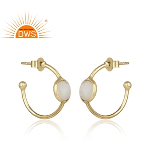 Aretes de Aro de Plata con Baño de Oro Amarillo y Piedra Lunar Arcoíris de Aspecto Elegante, Joyería de Diseño al por Mayor - Product Image 2