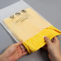 UniOne Kundenspezifisches Logo Großhandel Frosttransparente Selbstklebende CPE-Plastiktüten für Kleidung Hoodie Jacke Hosen Verpackung