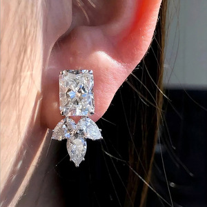Orecchini a Perno Quadrati a Forma di Foglia per Donne, Design Elegante da Principessa, Accessori Delicati per Uso Quotidiano - Product Image 2