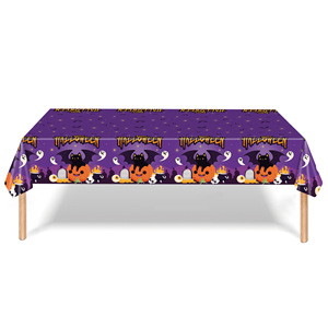 Nappe d'Halloween jetable Yunik en PE 60x90 pouces pour décoration de fête sur le thème de la maison hantée ou de la salle d'évasion - Product Image 2