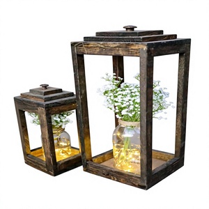 Lanterne à bougie en bois vintage faite à la main avec panneaux en verre et impression personnalisable pour la décoration de la maison de style farmhouse - Product Image 4