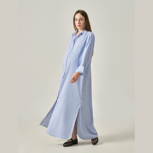 Robe chemise maxi décontractée pour femme enceinte, à rayures, col en V, boutonnée, manches longues, coupe ample et oversize - Product Image 1