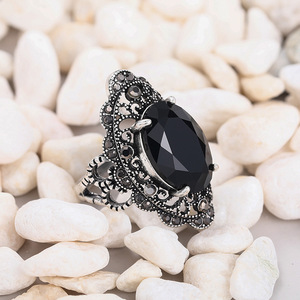 Anello con Design in Pizzo Floreale Stile Barocco Vintage per Donne - Product Image 5