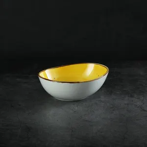 Handbemalte rustikale Glasur gelbe Farbe Küche Keramikteller-Set Geschirr mit Speckeln für Restaurant Porzellan-Geschirr-Set