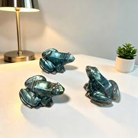 Offre spéciale artisanat naturel de haute qualité sculpté à la main petites sculptures de grenouilles flash bleues labradorite pour la décoration