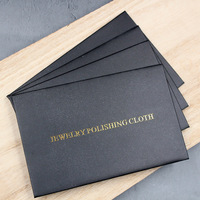 Chiffon de polissage argenté de qualité supérieure avec enveloppe noire à feuille d'or pour le branding de bijoux haut de gamme et le kit de soin pour boutique