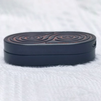 Spinner fidget logam gyro dewasa 2 lapis multifungsi dengan pola cangkang baja tahan karat warna merah darah dan teknik EDM kawat.