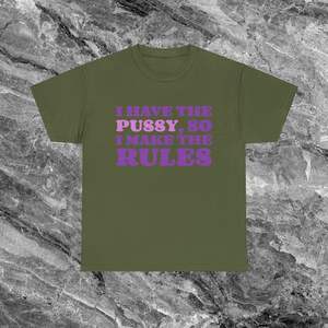 Camiseta feminista con estampado 'I Have The Pussy So I Make The Rules', cuello redondo, manga corta, 100% algodón, corte regular, camisa informal para mujer - Product Image 3