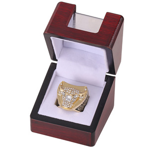 Bague de championnat des <span class=keywords><strong>Chicago</strong></span> <span class=keywords><strong>Bulls</strong></span> 1997 en gros – Bijoux de mode pour les ventes transfrontalières – Bagues de champions personnalisées - Product Image 5
