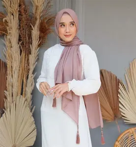 Pendant Chiffon Hijab Malaysian Pearl Tassel Scarf Plain Tudung Bawal Muslim Scarf Headband Wraps Shawls Supplier