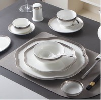 Service de table en porcelaine fine, blanc, bord ondulé, bande argentée, vaisselle de luxe, assiette de service, bol à soupe, tasse à thé pour hôtel, restaurant, maison