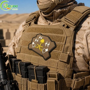 Patch 3D en caoutchouc silicone épais et PVC, personnalisable, échantillon en 7 jours, livraison rapide, durable, thermocollant, gaufré, marron, pour vêtements, avec crochet - Product Image 3