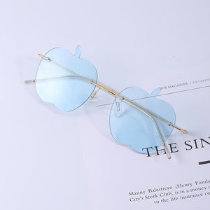 Gafas de sol sin montura con forma de manzana, diseño único, redondas y pequeñas, divertidas, de lujo, para fiestas y bailes de Graduación - Product Image 3