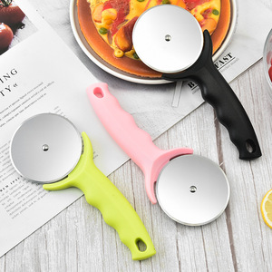 Cortador de <span class=keywords><strong>Pizza</strong></span> de Acero Inoxidable de Buena Calidad con Mango de Plástico, Rueda Redonda para Cortar <span class=keywords><strong>Pizza</strong></span>, Fácil de Usar y Limpiar, Utensilios para Hornear - Product Image 4