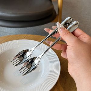 Cuillère-fourchette à salade en acier inoxydable de qualité supérieure, cuillère-fourchette à fruits et légumes à long manche, ustensile intégré pour pâtes, desserts et dîners - Product Image 1