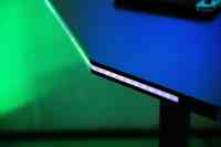 Bureau Commercial Ergonomique Moderne AOKE Écologique avec Éclairage RGB, Double Moteur, Hauteur Réglable, Mémoire, pour Gaming, en Fer Rhombus