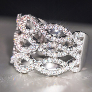 Anello a Spirale per Donne con Zirconi Scintillanti Micro-Pavé, Gioiello da Dito di Design alla Moda - Product Image 6