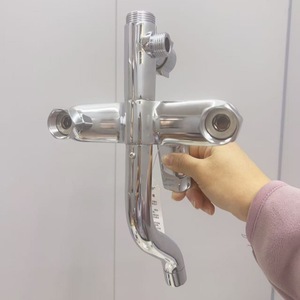 Grifo de ducha de cobre con una sola manija, núcleo de válvula cerámica 454, válvula mezcladora de agua fría y caliente, aleación galvanizada - Product Image 3