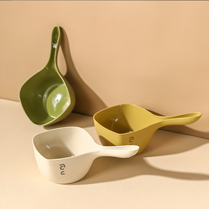 ทัพพีครัววัสดุ PP หลายสี สำหรับสระผมและรดน้ำต้นไม้ - Product Image 1