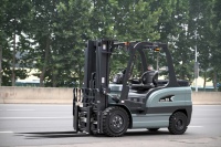Chariot élévateur électrique portable robuste 2,5t 3t 3,5t 4t avec hauteur de levage de 3m 4m 5m 6m, batterie au lithium, zéro émission