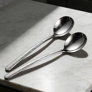 Cuchara de Acero Inoxidable Reutilizable y Duradera con Diseño Martillado, Personalizable con Logotipo, OEM ODM, Cubertería para Mesa de Comedor con Empaque de Marca Privada - Product Image 4