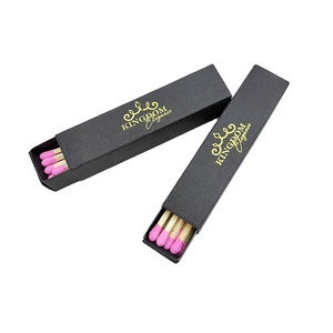 Scatola Personalizzata di Fiammiferi Lunghi Neri con Stampa in Lamina d'Oro Riciclabile e Design Moderno - Product Image 2