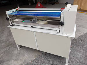 Machine de revêtement à rouleaux de colle thermofusible automatique simple face Nataly Electric pour boîtes de boissons en papier, épaisseur 0,03-0,1 mm - Product Image 2