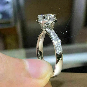 Anello Classico con Bordo in Pizzo per Donne, Fede Nuziale Lucida, Regalo di Anniversario, Accessorio Gioiello - Product Image 2
