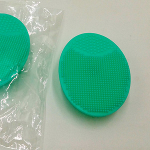Mini <span class=keywords><strong>brosse</strong></span> nettoyante <span class=keywords><strong>pour</strong></span> le visage en silicone <span class=keywords><strong>Nettoyage</strong></span> doux et non irritant <span class=keywords><strong>pour</strong></span> la <span class=keywords><strong>peau</strong></span> <span class=keywords><strong>Brosse</strong></span> nettoyante <span class=keywords><strong>pour</strong></span> le visage doux - Product Image 4