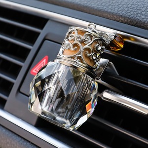 Difusor de Aromatizante de Ar Suspenso, Frasco de Vidro Vazio Recarregável com Rolha, Ecológico, para Pendurar em Carros, para Óleos Essenciais com Design Vazado - Product Image 6