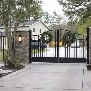 Puerta principal <span class=keywords><strong>de</strong></span> <span class=keywords><strong>hierro</strong></span> forjado <span class=keywords><strong>de</strong></span> lujo Prima <span class=keywords><strong>y</strong></span> diseño <span class=keywords><strong>de</strong></span> puerta corredera <span class=keywords><strong>de</strong></span> revestimiento en polvo <span class=keywords><strong>de</strong></span> enrejado <span class=keywords><strong>de</strong></span> esgrima para villas - Product Image 1