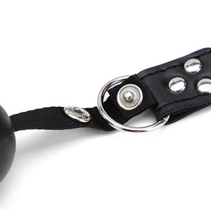 Gags sexuales: Mordaza de bola negra desmontable para adultos, para uso en bromas prácticas - Product Image 4