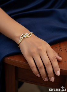 Hermoso AD Stone tachonado dos tonos polaco Kada moda fiesta desgaste brazalete Ideal para regalar y colección de accesorios nupciales - Product Image 5