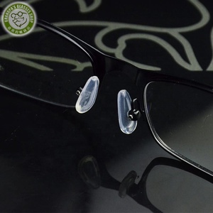 Venta al por mayor <span class=keywords><strong>almohadillas</strong></span> nasales deportivas <span class=keywords><strong>de</strong></span> <span class=keywords><strong>silicona</strong></span> suave ecológicas cómodas antideslizantes accesorios <span class=keywords><strong>para</strong></span> anteojos - Product Image 6