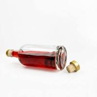 Bouteille à vin élégante en verre transparent avec bouchon doré et base lourde pour le stockage de spiritueux et de liqueurs à domicile, présentoir décoratif pour comptoir
